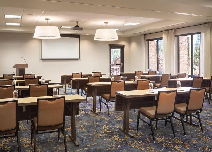 Courtyard By Marriott Hotel