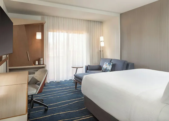 Courtyard By Marriott 3*